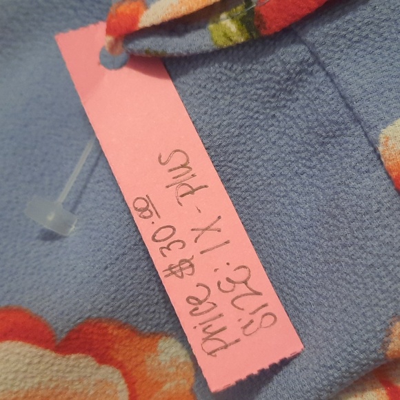 Woman's Flowy Floral Print Blouse - Boutique Brand - Plus Size 1X -NWT - Picture 11 of 12